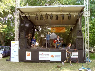 Cihlafest: Filtr a Zuzka Macáková na Slapech